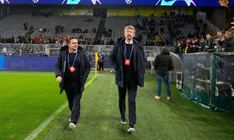 'Oen' Overmars weg bij Ajax: 'Op non-actief stellen was wellicht beter'