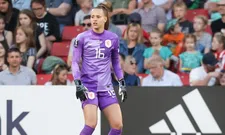 Thumbnail for article: Van Domselaar plots de eerste Oranje-keepster: 'Opeens stond ik in het middelpunt'