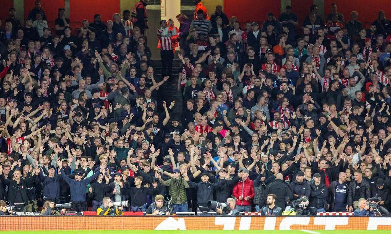 PSV Gestraft Voor Ongeregeldheden In Londen: Uitwedstrijd Zonder Fans ...