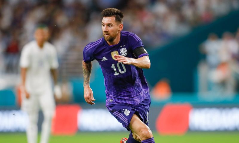 'Messi wil geen risico nemen met oog op WK en trekt zich terug bij PSG'