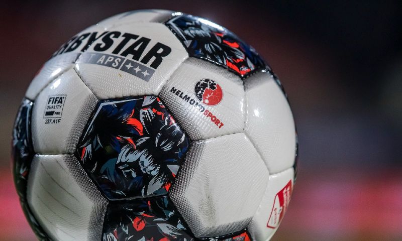Heracles geeft Dordrecht voetballes, Willem II wint eerste duel na Hofland-ontslag