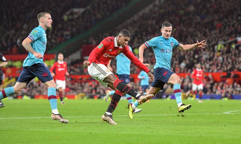 Erik ten Hag is enorm te spreken over de prestaties van Marcus Rashford