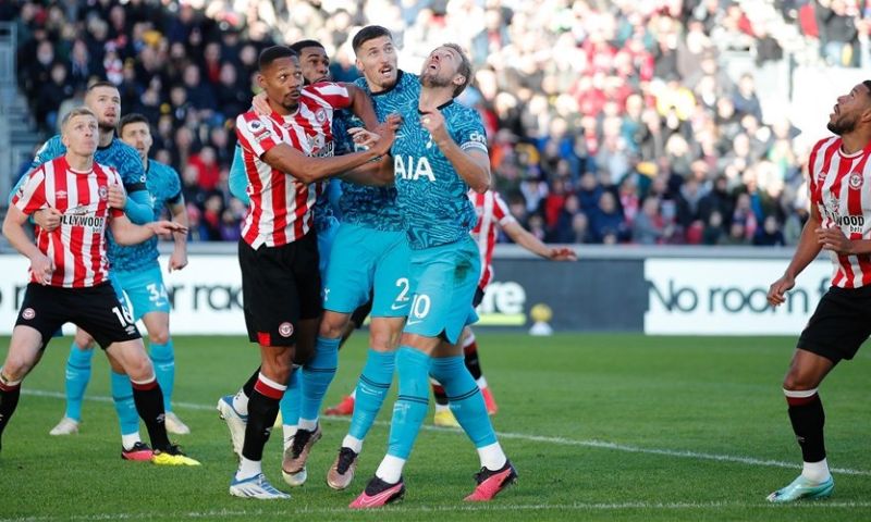 Tottenham Hotspur bijt zich ondanks knappe comeback en goal Kane stuk op Brentford