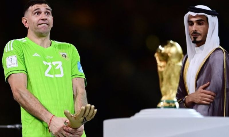 martinez begint op de bank bij aston villa