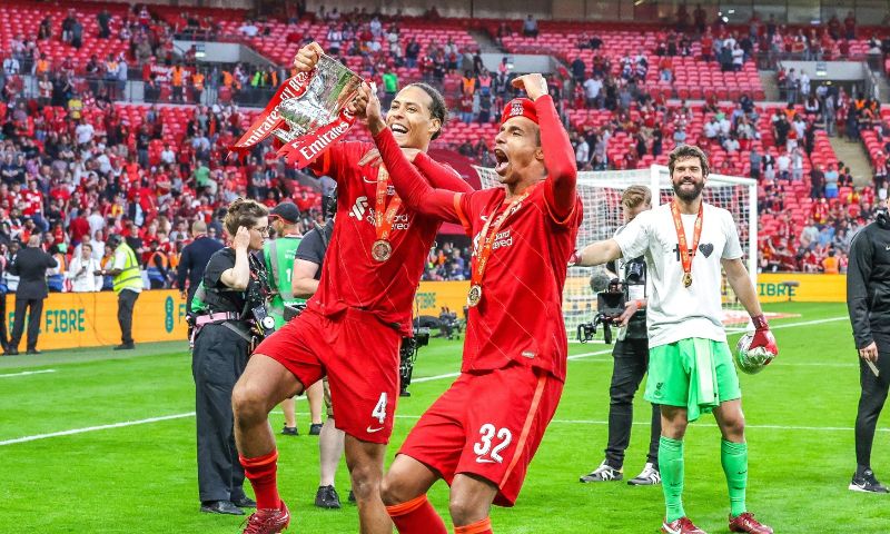 Van Dijk blijft van titel dromen
