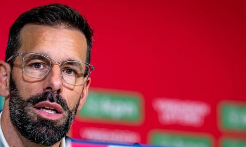 Ruud van Nistelrooij stelt dat het vertrek van Gakp een harde klap is voor PSV