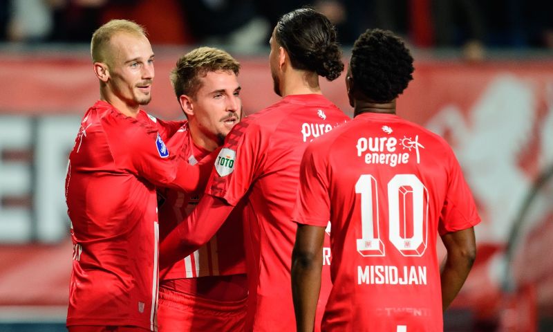 FC Twente wint eenvoudig van FC Emmen