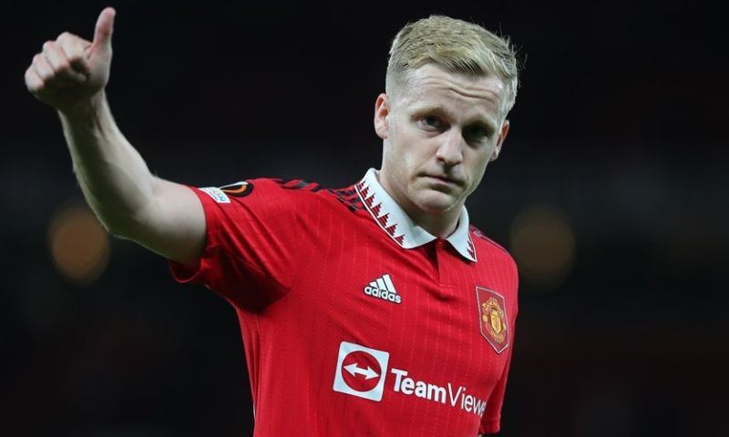 Charge Senesi fataal: Van de Beek rest van het seizoen uitgeschakeld bij United