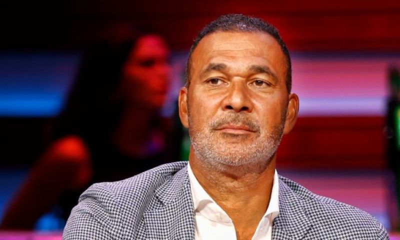 Ruud Gullit heeft zich kritisch uitgelaten op het spel van Frenkie de Jong