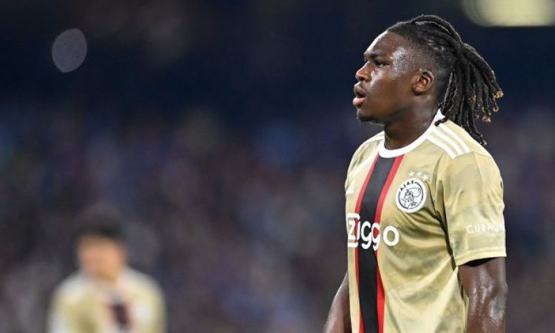 Calvin Bassey viel uit de toon tijdens Ajax tegen Twente
