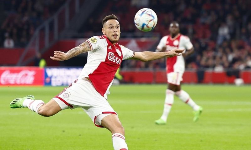 'Ajax neemt afscheid van veelbesproken Ocampos, terugkeer naar Sevilla is rond'