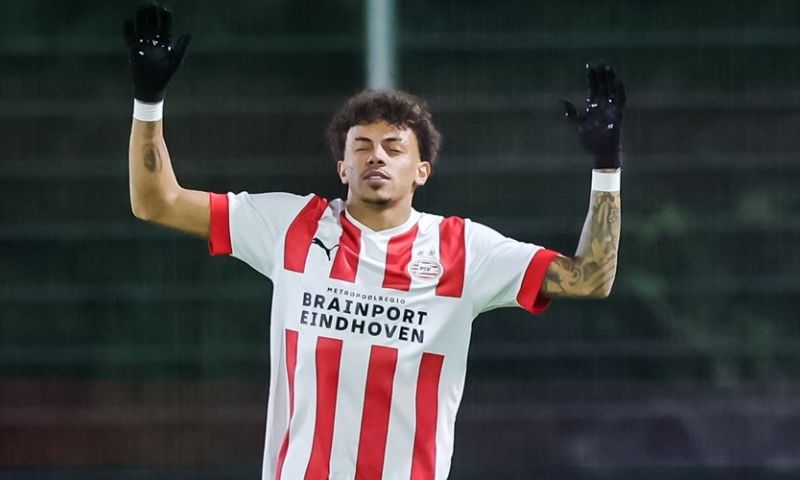 PSV mikt op uittocht 'oudere talenten': 'Geen perspectief richting A-selectie'