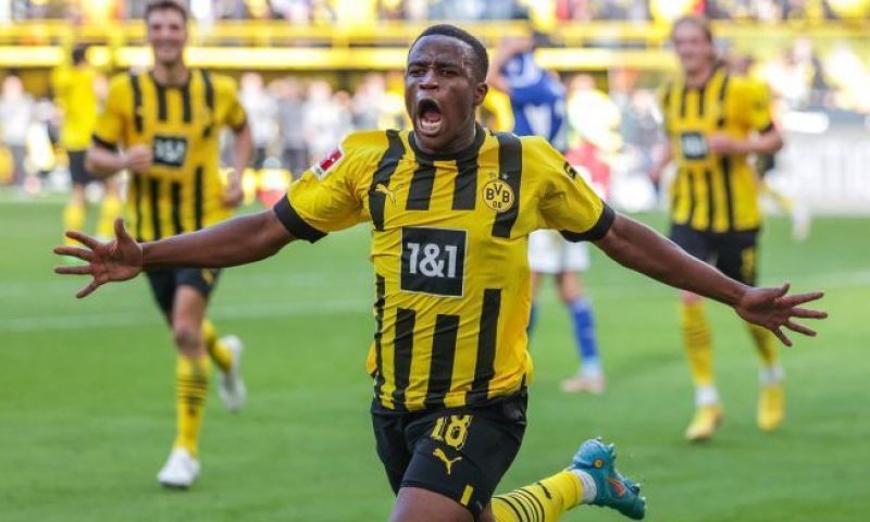 Moukoko heeft zijn contract bij Borussia Dortmund verlengt zonder clausule