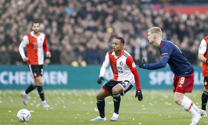 'Ajax is een onsamenhangend geheel, Feyenoord opereert als een écht team'