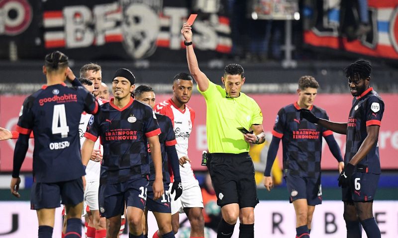 Tienkoppig PSV verliest in Emmen