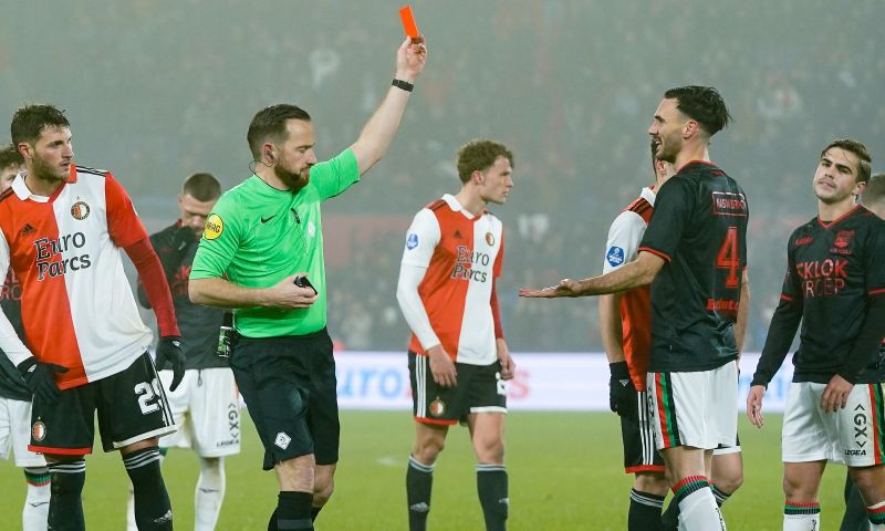NEC woedend na controversiële rode kaart