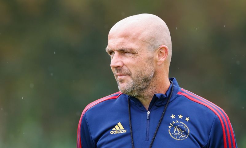 Ajax-aanhang ontvangt vertrek Schreuder met gejuich: 'Triestige onkunde'