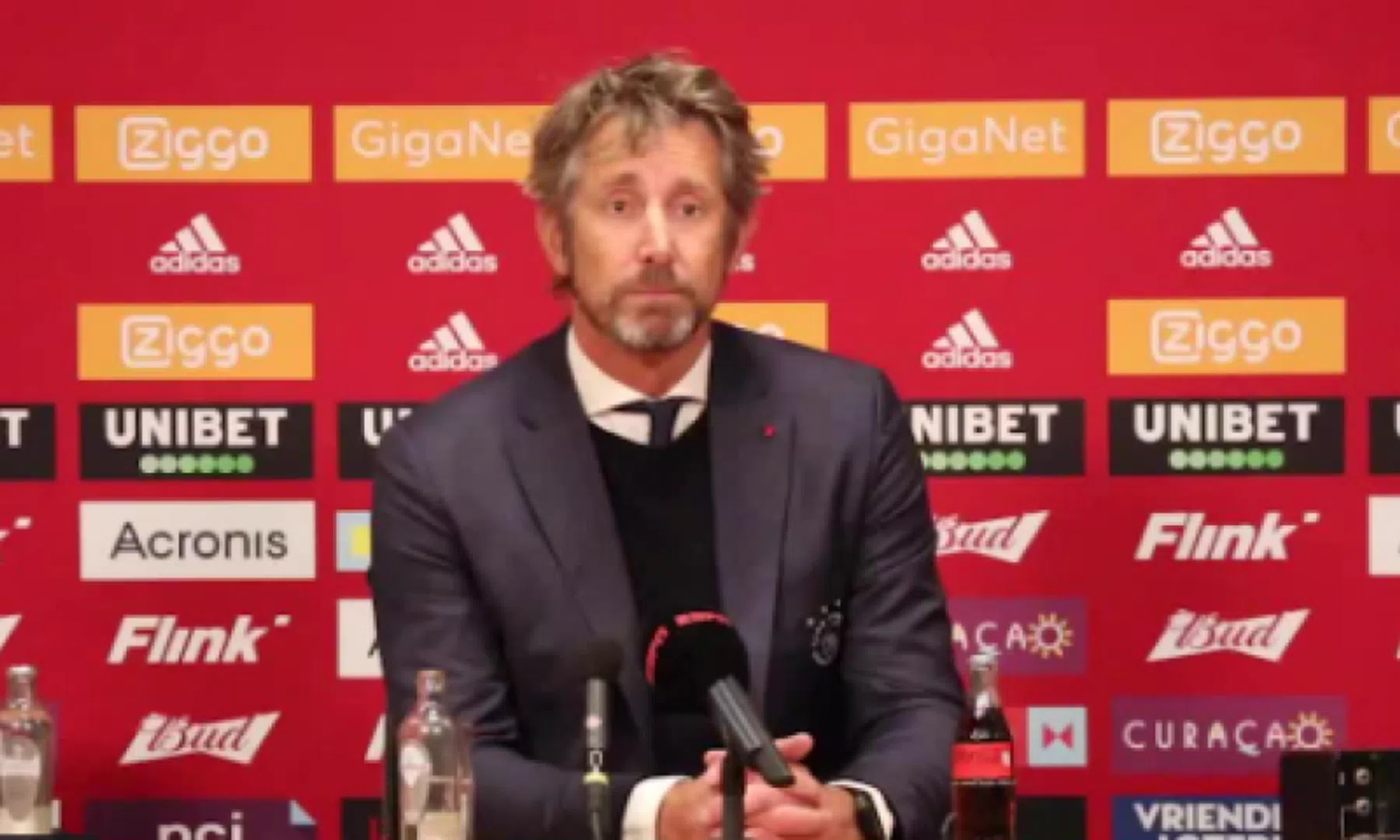 van der sar reageert op eventuele versterkingen bij ajax