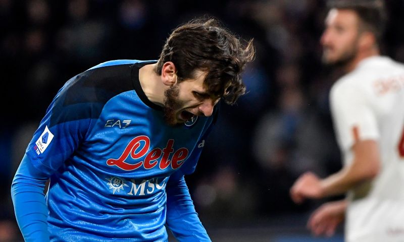 Napoli neemt voorschotje op eerste landstitel sinds 1990 met late zege op AS Roma