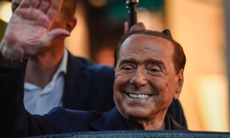 Berlusconi is de selectie van Monza een bus vol prostituees schuldig