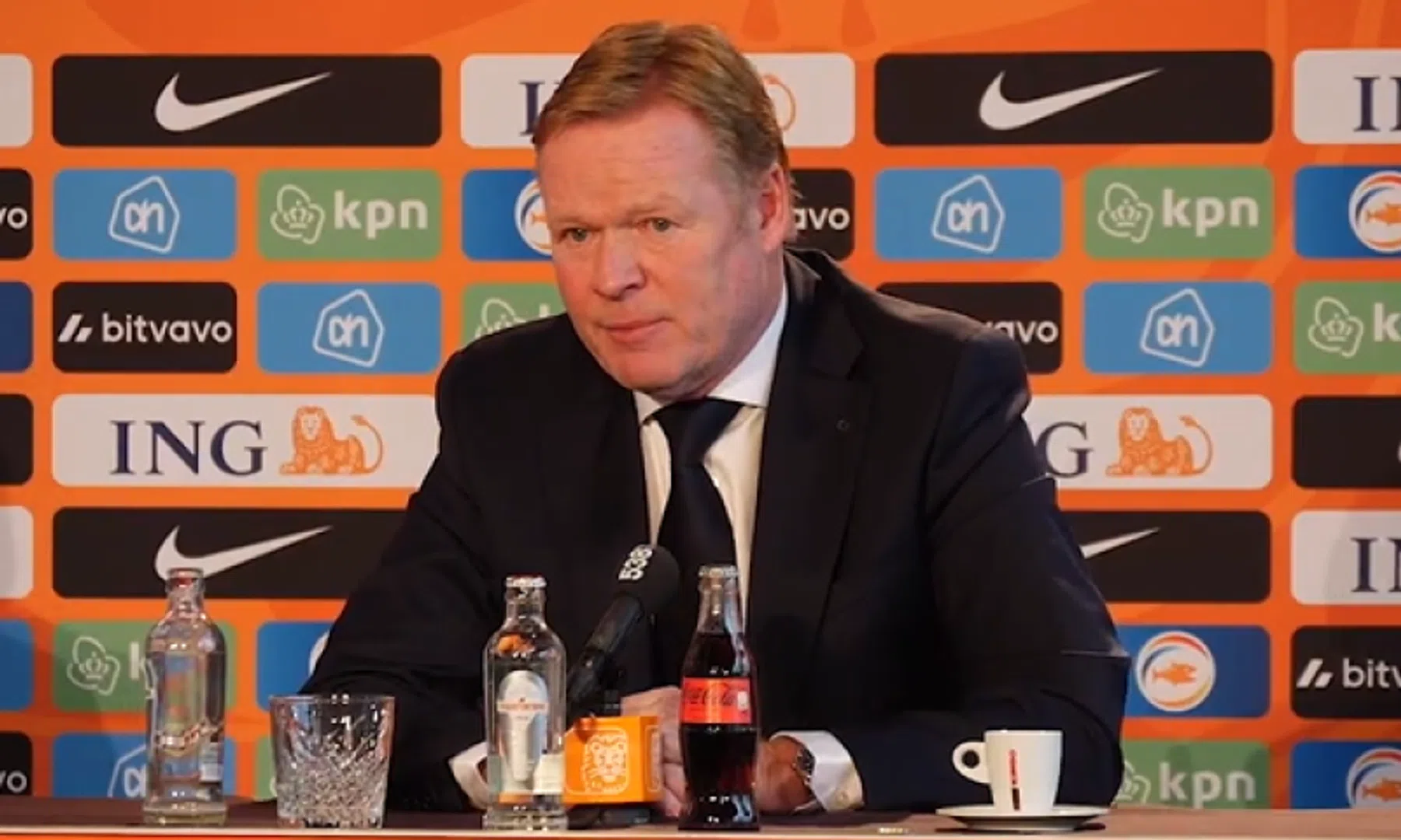 Koeman over het onderwerp verdedigen op symposium