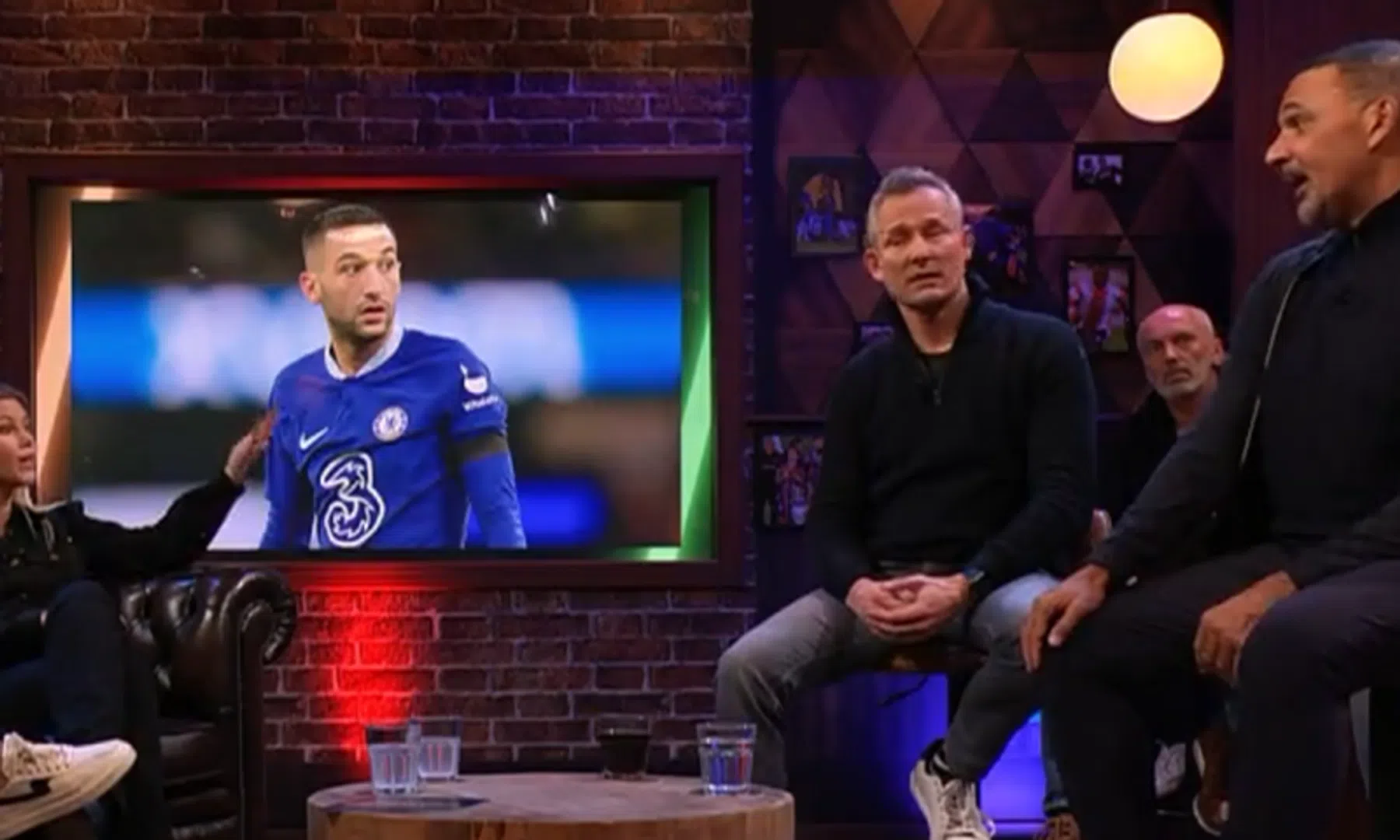 Gullit weet zeker dat Ziyech-soap expres is: 'Dit is geen foutje, dit is bewust'