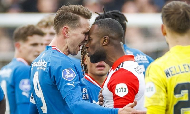 Feyenoord sleept gelijkspel uit het vuur tegen PSV door twee goals in de slotfase