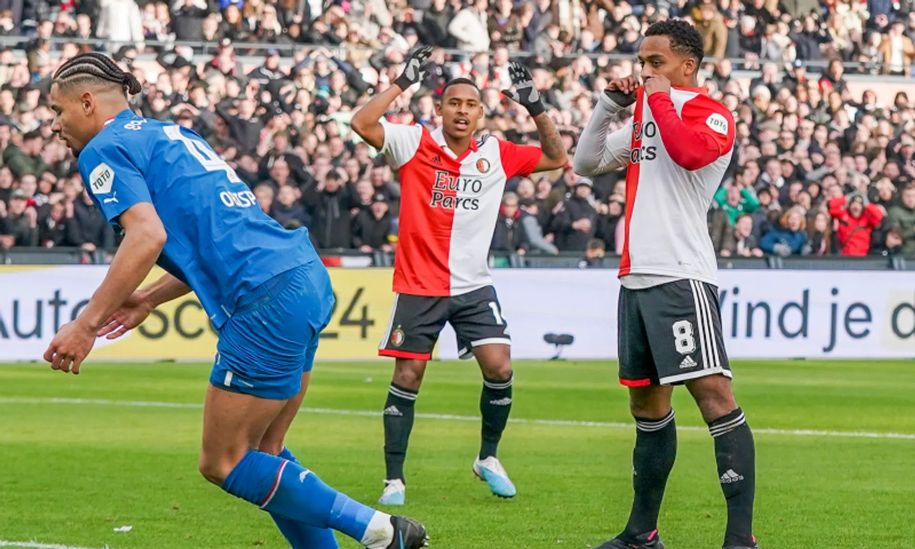 Pierre van Hooijdonk stelt dat de gemiste kans van Quinten Timber een blunder is