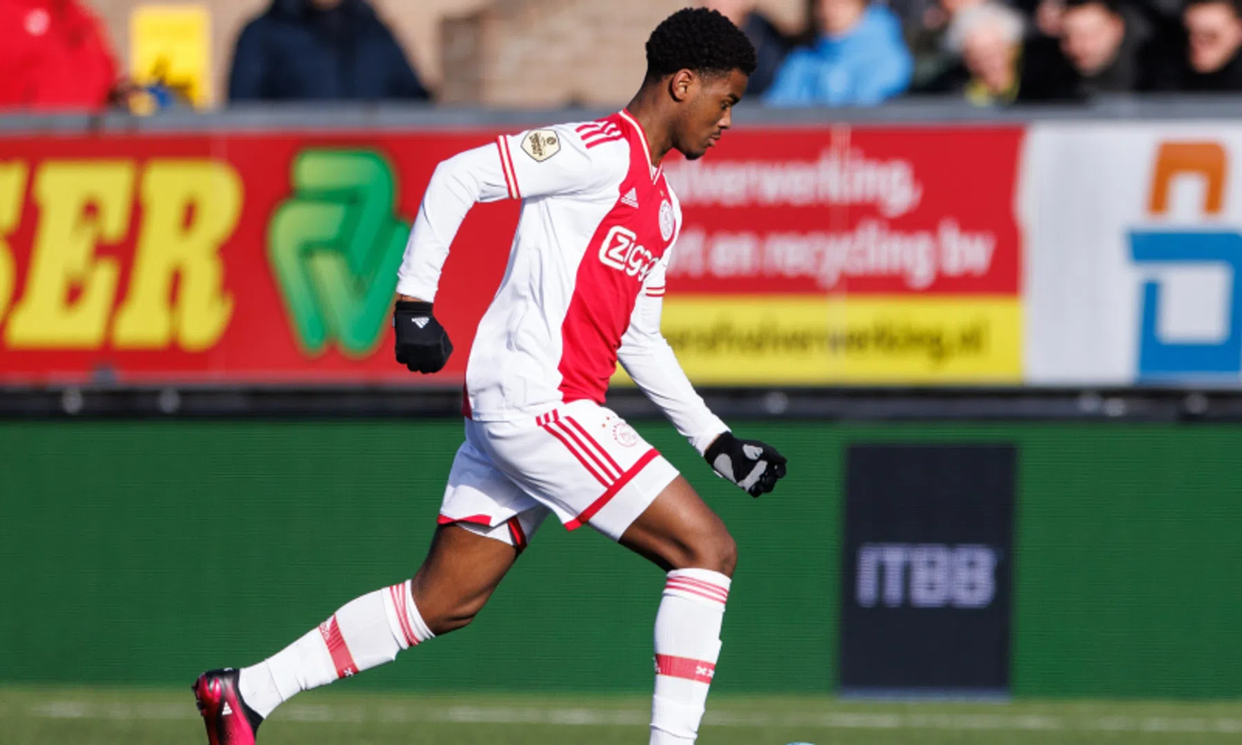 John Heitinga is onder de indruk van Ajax-debutant Jorrel Hato