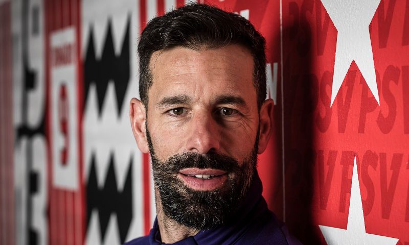 Van Nistelrooij neemt het op voor PSV'er: 'Hij is top afgetraind, hoor'