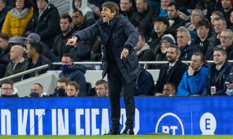 Conte keert kort na galblaasoperatie terug op trainingsveld Tottenham Hotspur