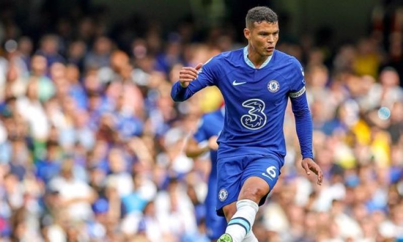 Thiago Silva heeft zijn contract bij Chelsea met een jaar verlengt