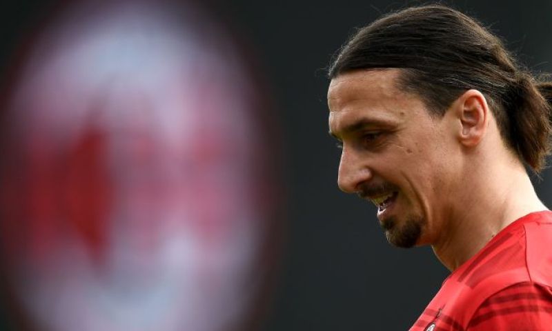 Zlatan Ibrahimovic ziet hoe AC Milan Torino verslaat in de Serie A dankzij Giroud