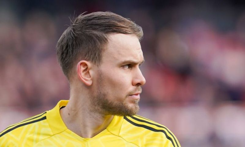 Arne Slot heeft Timon Wellenreuther verdedigd na zijn optreden tegen NEC