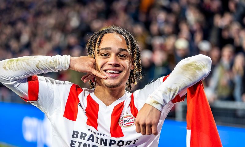 peeper toont zich diep onder de indruk van simons