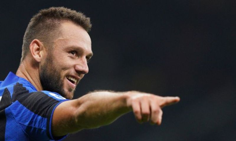 Stefan de Vrij staat in de belangstelling van Spaanse clubs en praat met Inter