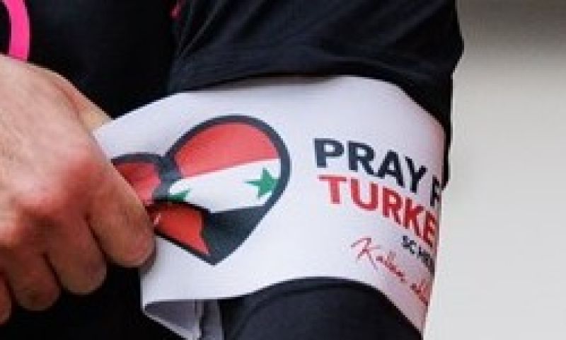 Ajax werkte niet mee aan aanvoerdersband voor Turkije en Syrië: 'Snap het niet'