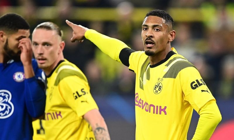 Chelsea verliest bij Borussia Dortmund door weergaloze treffer Adeyemi