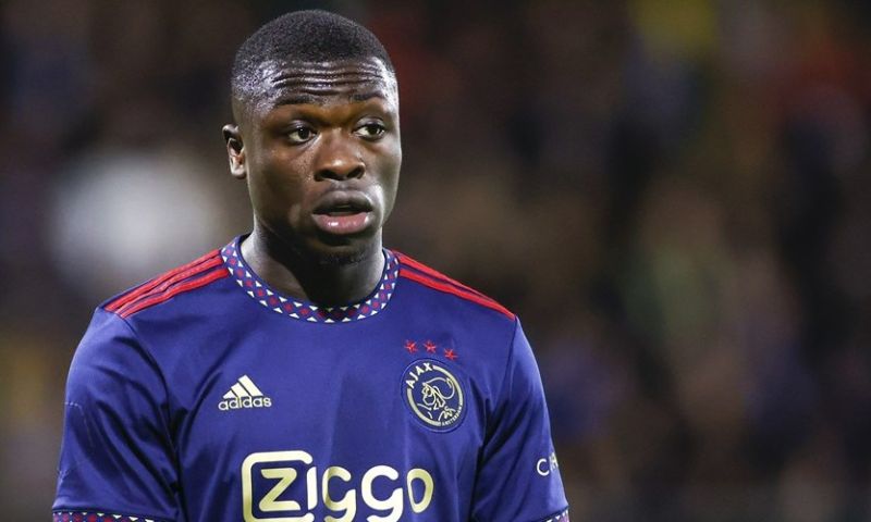 Brobbey: 'Moest het niet als straf zien, wil laten zien dat ik in de basis hoor'