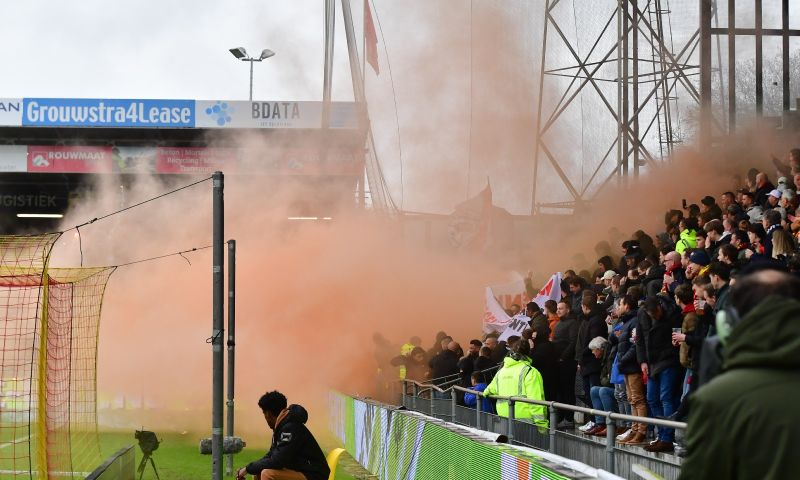 Wedstrijd tussen Go Ahead en Twente stilgelegd door wangedrag