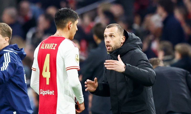 John Heitinga won met Ajax van Sparta Rotterdam dankzij Dusan Tadic