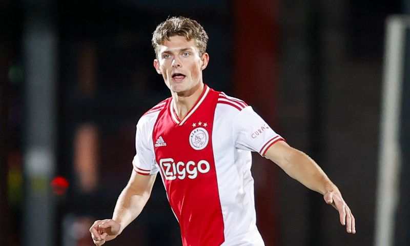 Ajax verlengt met talentvolle verdediger: Aertssen tot medio 2025 in Amsterdam