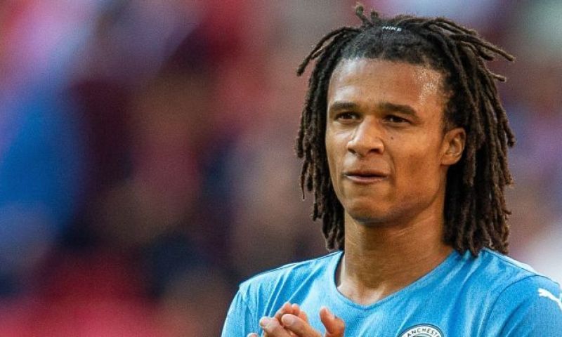 Nathan Aké en Serdar Gözübüyük bij Leipzig tegen Manchester City in Champions