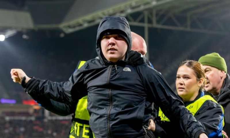 PSV moet geduldig blijven: UEFA doet eind maart uitspraak over veldbestormer