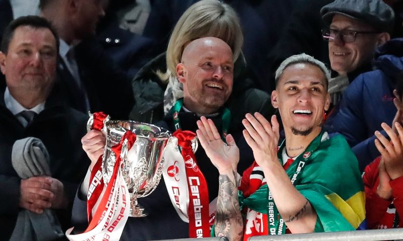 ten hag stelt met malacia en weghorst twee nederlanders op tegen west ham