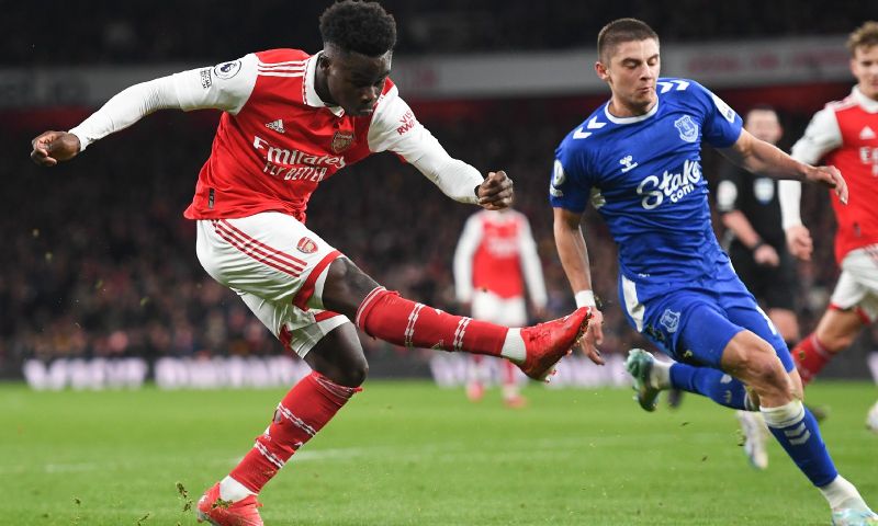 Arsenal boekt eenvoudige zege op Everton en verstevigt koppositie in PL