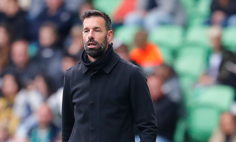 Van Nistelrooij over Simons: 'Dat was de reden om hem eruit te halen'