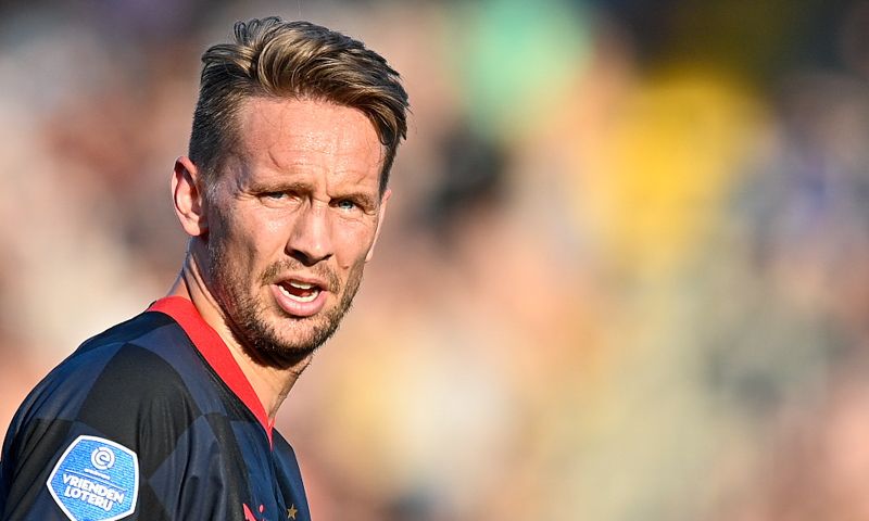 De Jong geniet van Sangaré: 'Volgens mij kon hij niet beter, een prachtige goal'