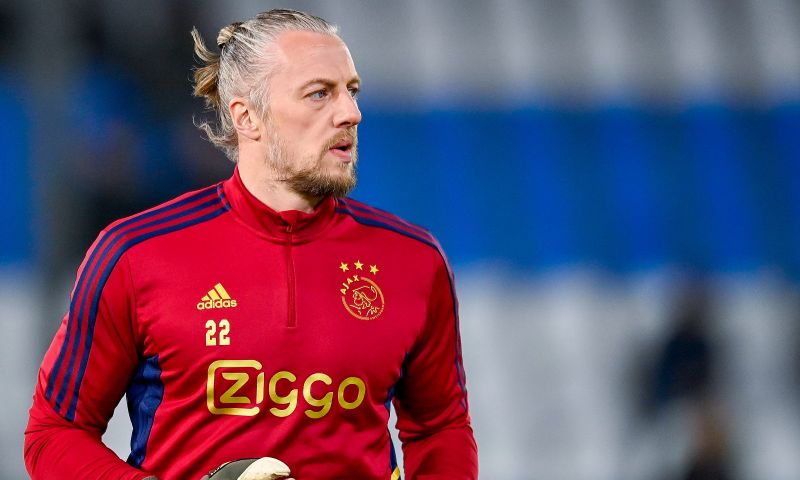 John Heitinga gaat ervan uit dat Remko Pasveer zijn contract verlengt bij Ajax