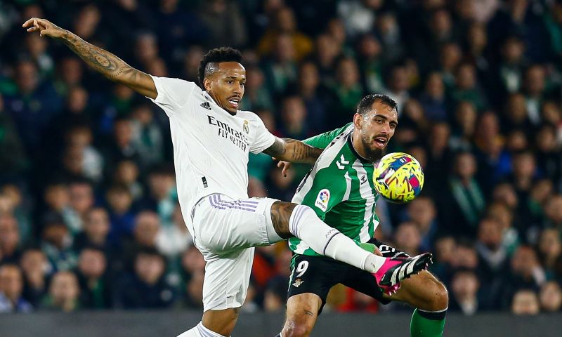 Real Madrid speelt gelijk tegen Real Betis en FC Barcelona loopt uit
